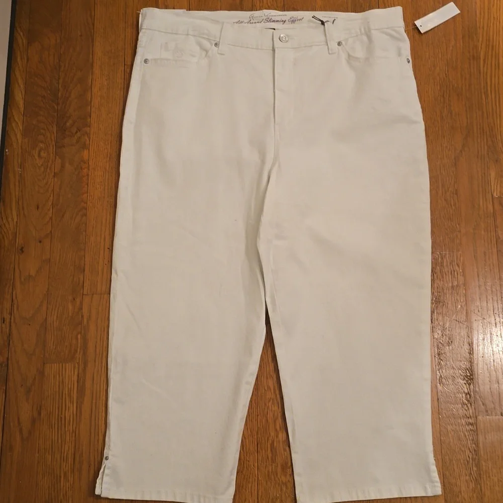 GLORIA VANDERBILT BRAND WOMENS PLUS SIZE WHITE CAPRIS SIZE 16